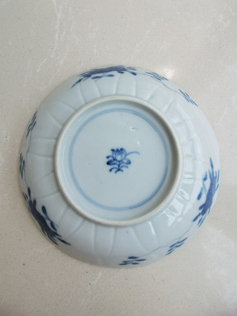 古玩陶瓷花鳥紋青花盤真品鑒賞圖