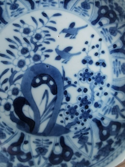 古玩陶瓷花鳥紋青花盤真品鑒賞圖