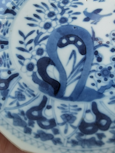 古玩陶瓷花鳥紋青花盤真品鑒賞圖