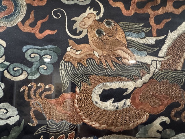 古玩雜項龍紋刺繡真品鑒賞圖