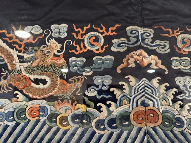 古玩雜項龍紋刺繡真品鑒賞圖