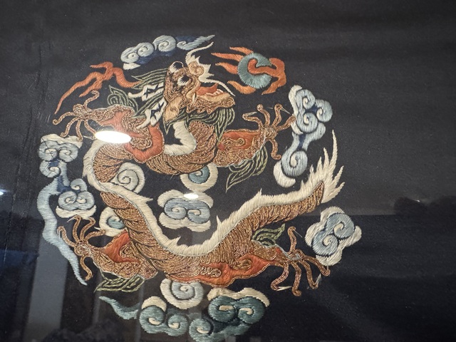 古玩雜項龍紋刺繡真品鑒賞圖