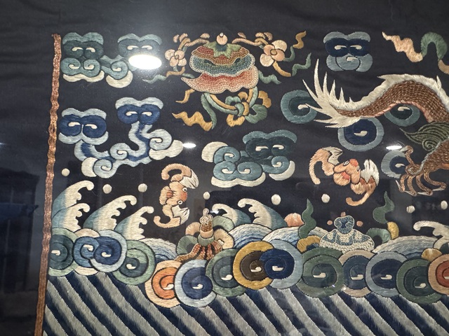 古玩雜項龍紋刺繡真品鑒賞圖