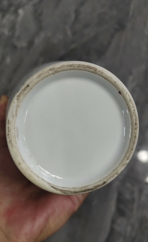 古玩陶瓷白釉瓶真品鑒賞圖