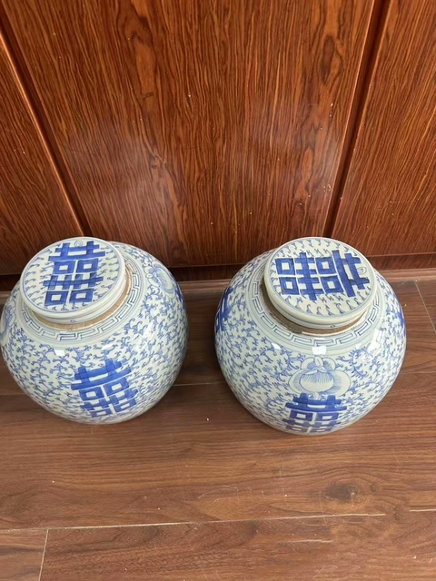 古玩陶瓷纏枝花囍字紋青花罐真品鑒賞圖