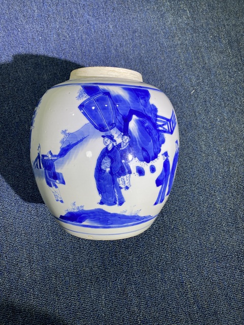 古玩陶瓷青花翠毛藍(lán)指日高升人物罐真品鑒賞圖