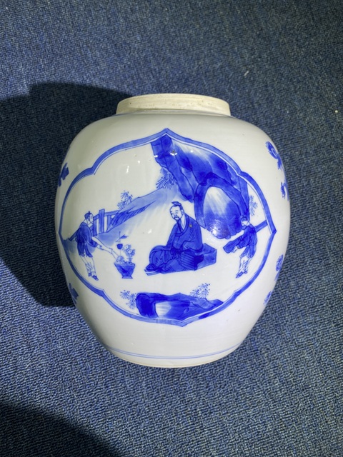 古玩陶瓷青花翠毛藍(lán)指日高升人物罐真品鑒賞圖