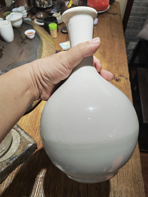 古玩陶瓷白釉撇口瓶真品鑒賞圖