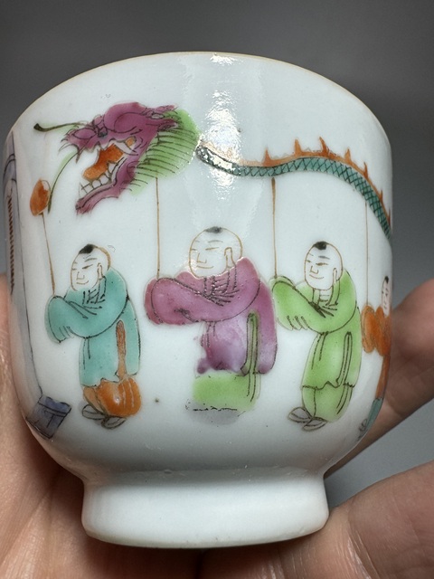 古玩陶瓷粉彩百子鬧春圖仰鐘杯真品鑒賞圖