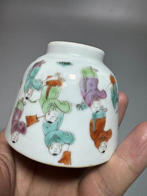 古玩陶瓷粉彩百子鬧春圖仰鐘杯真品鑒賞圖