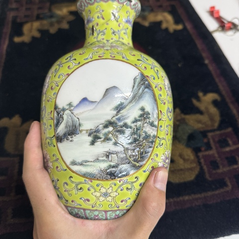 古玩陶瓷民國 粉彩西番蓮開光山水紋燈籠瓶真品鑒賞圖