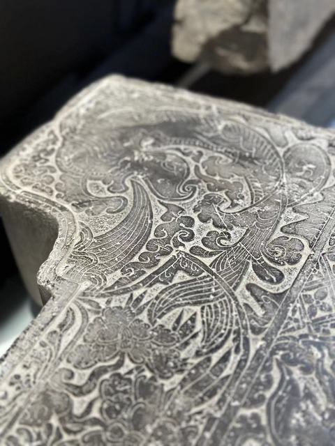 古玩雜項魚化龍紋飾青石門枕石真品鑒賞圖