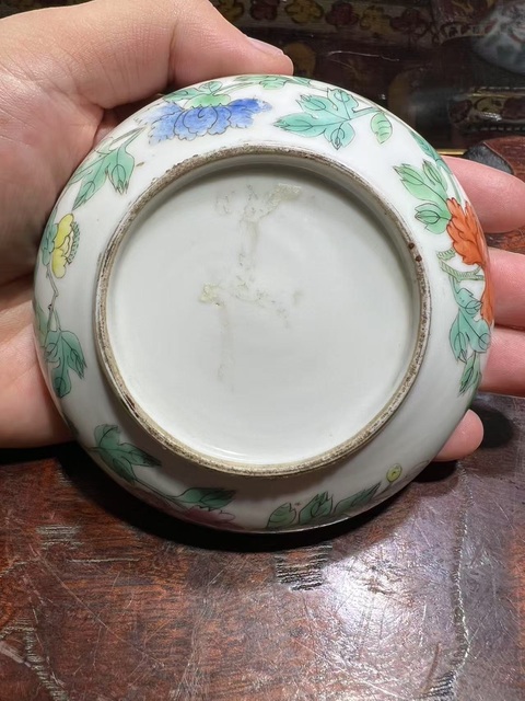 古玩陶瓷鳳穿牡丹紋粉彩蓋盒真品鑒賞圖