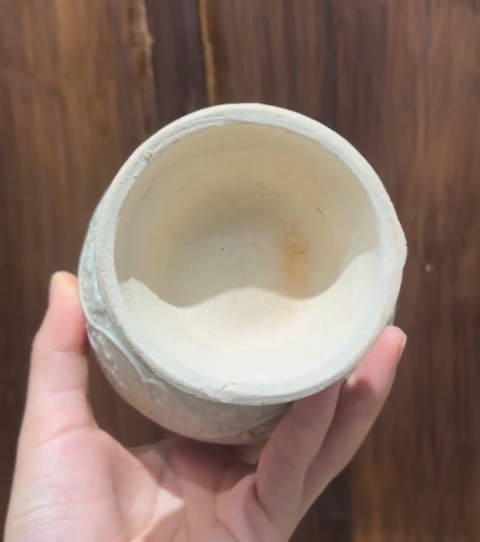 古玩陶瓷云市窯青白釉花卉紋盤口瓶真品鑒賞圖
