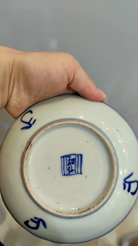 古玩陶瓷青花團鶴紋花口盤真品鑒賞圖