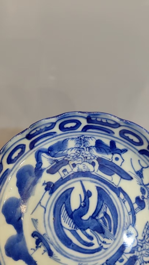 古玩陶瓷青花團鶴紋花口盤真品鑒賞圖
