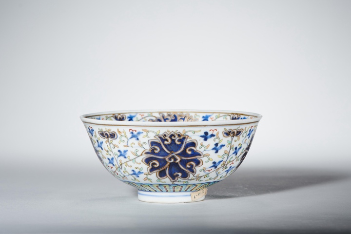 古玩陶瓷青花加彩花卉紋茶碗真品鑒賞圖