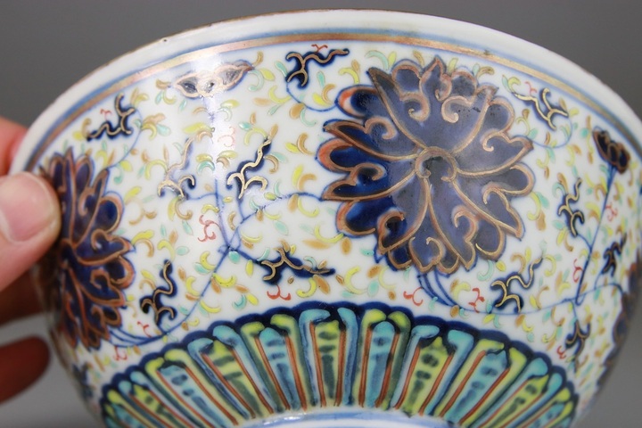 古玩陶瓷青花加彩花卉紋茶碗真品鑒賞圖
