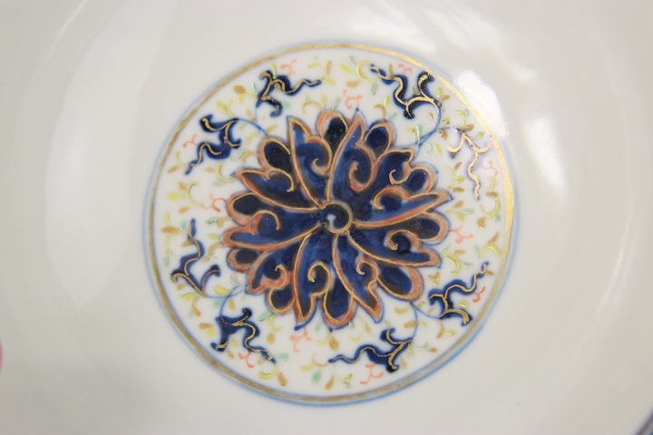 古玩陶瓷青花加彩花卉紋茶碗真品鑒賞圖
