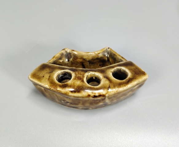 古玩陶瓷清中-米黃釉文房筆插拍賣,當前價格899元