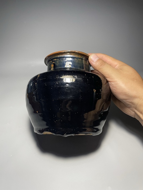 古玩陶瓷窯變黑釉高領(lǐng)罐真品鑒賞圖