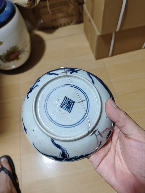 古玩陶瓷過墻龍紋青花盤真品鑒賞圖
