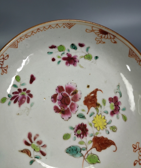 古玩陶瓷紫金釉粉彩花卉紋盤真品鑒賞圖