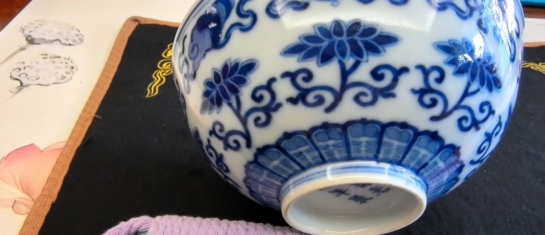古玩陶瓷蓮?fù)蟹鸺野藢毲嗷ㄍ胝嫫疯b賞圖