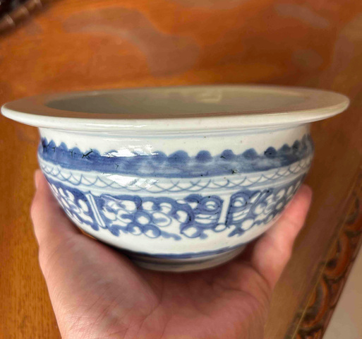 古玩陶瓷青花夔龍紋香爐真品鑒賞圖