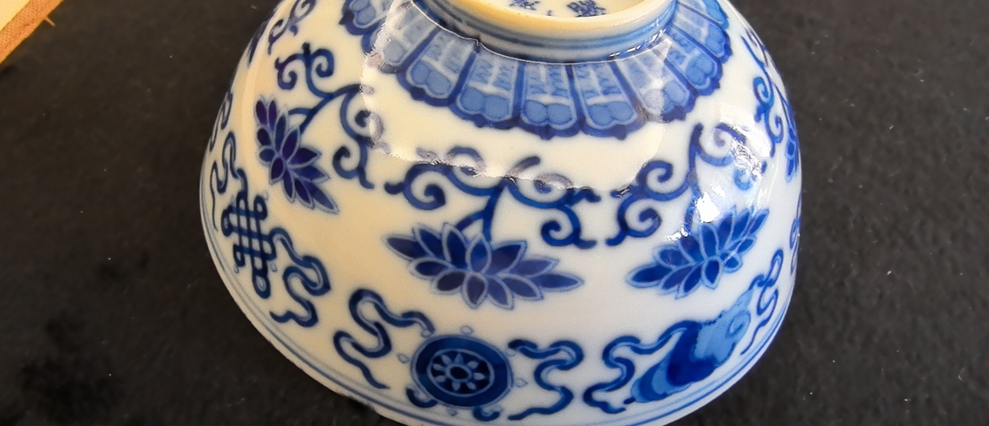 古玩陶瓷蓮?fù)蟹鸺野藢毲嗷ㄍ胝嫫疯b賞圖