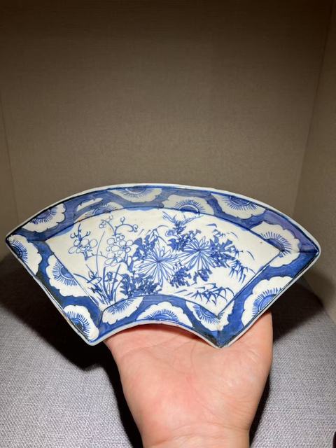 古玩陶瓷（清晚期）歲寒三友青花花卉紋扇形盤拍賣，當前價格0元