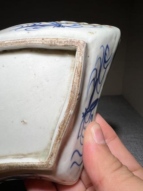 古玩陶瓷（清晚期）歲寒三友青花花卉紋扇形盤拍賣，當前價格0元