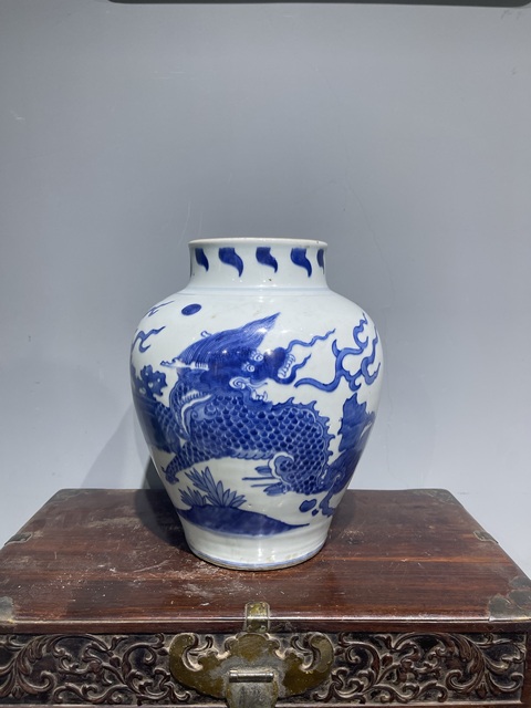 古玩陶瓷青花麒麟罐真品鑒賞圖