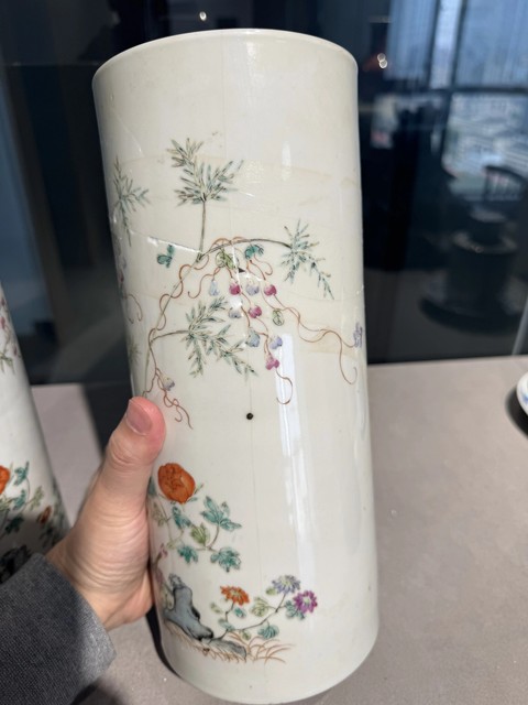 古玩陶瓷粉彩花卉紋筆筒一對真品鑒賞圖