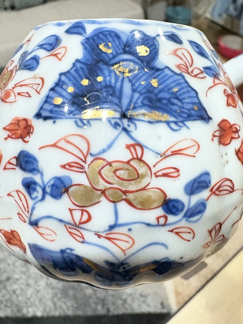 古玩陶瓷青花礬紅花蝶紋茶壺真品鑒賞圖