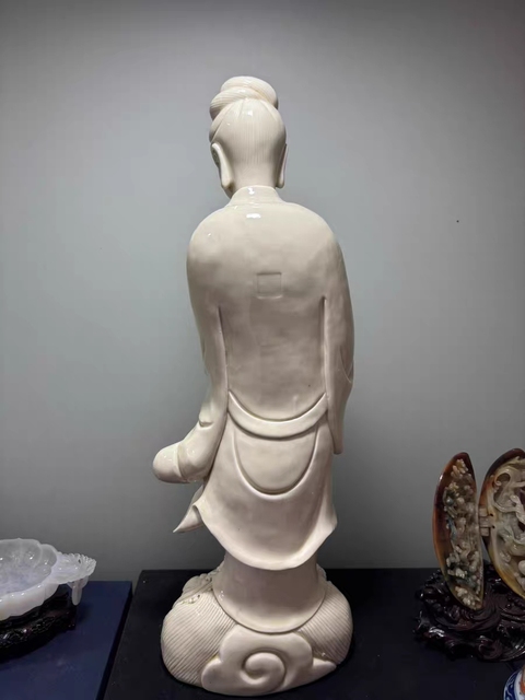 古玩陶瓷德化窯觀音塑像真品鑒賞圖