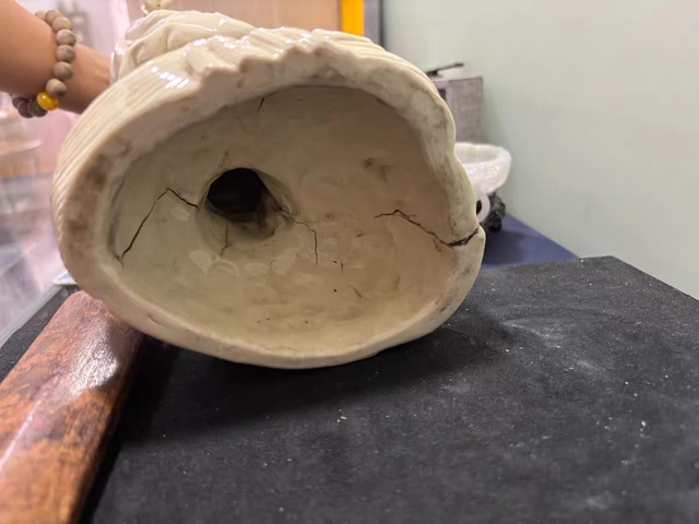古玩陶瓷德化窯觀音塑像真品鑒賞圖