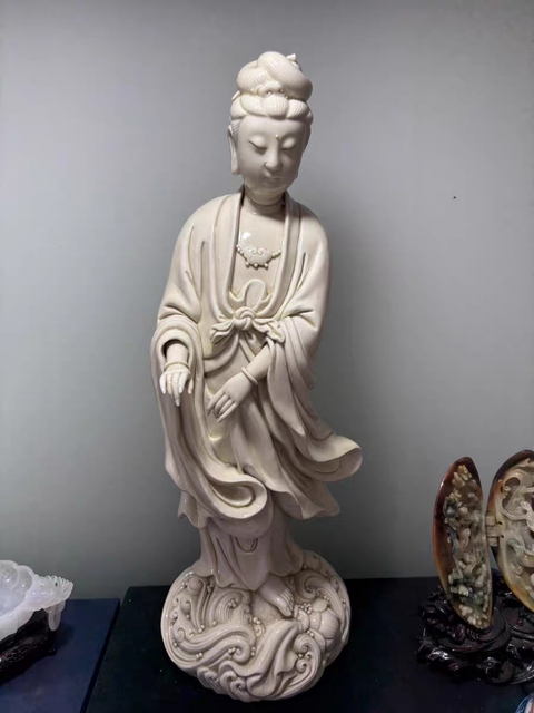古玩陶瓷德化窯觀音塑像真品鑒賞圖