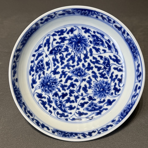 古玩陶瓷青花纏枝花卉紋盤真品鑒賞圖