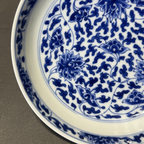 古玩陶瓷青花纏枝花卉紋盤真品鑒賞圖