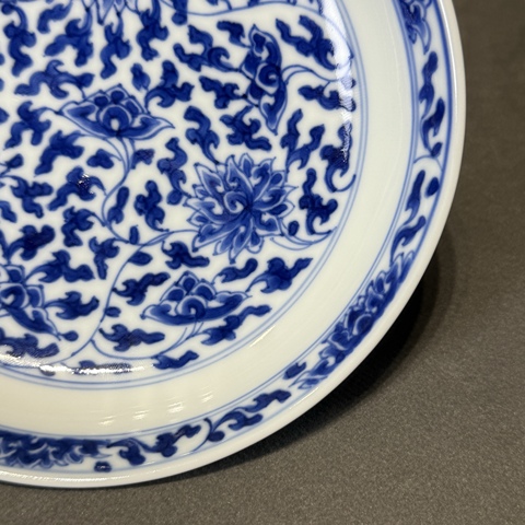 古玩陶瓷青花纏枝花卉紋盤真品鑒賞圖