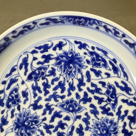 古玩陶瓷青花纏枝花卉紋盤真品鑒賞圖