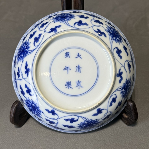 古玩陶瓷青花纏枝花卉紋盤真品鑒賞圖