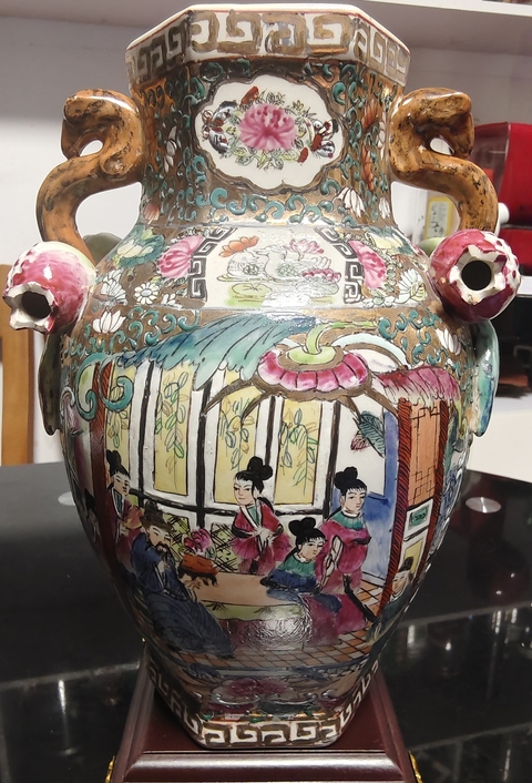 古玩陶瓷廣彩人物尊瓶真品鑒賞圖