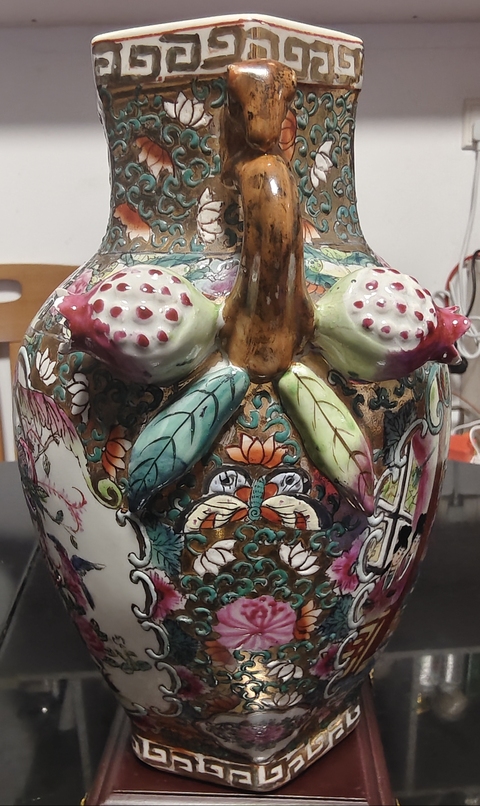 古玩陶瓷廣彩人物尊瓶真品鑒賞圖