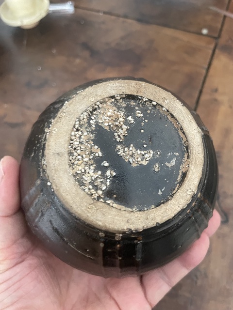 古玩陶瓷黑釉線條罐真品鑒賞圖