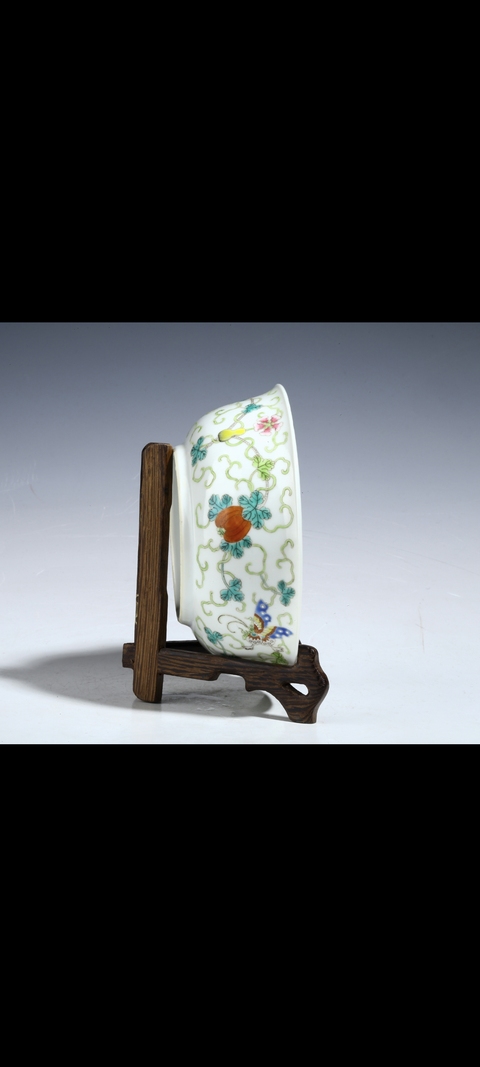 古玩陶瓷瓜蝶連綿粉彩碗真品鑒賞圖