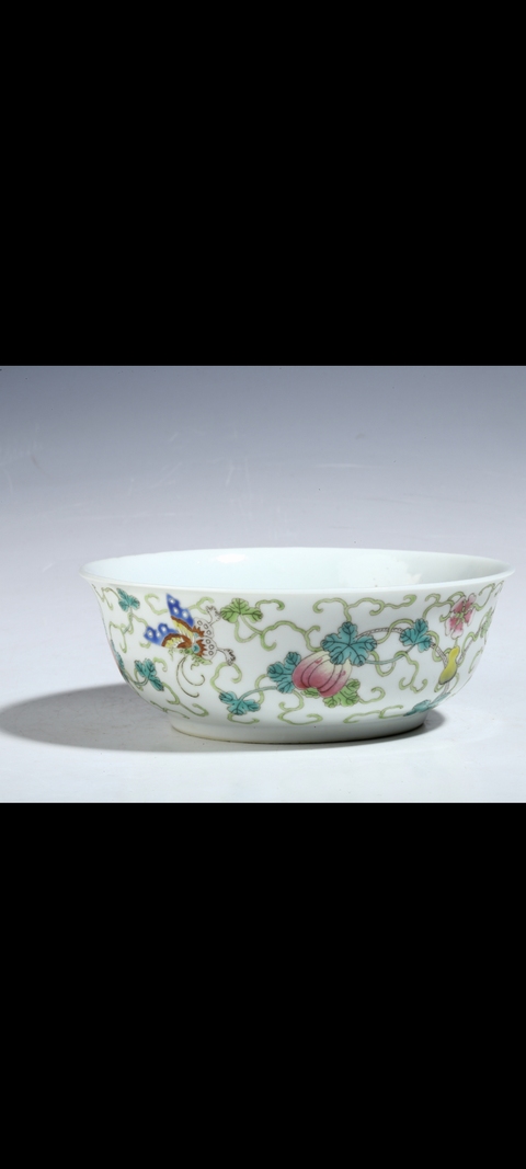 古玩陶瓷瓜蝶連綿粉彩碗真品鑒賞圖