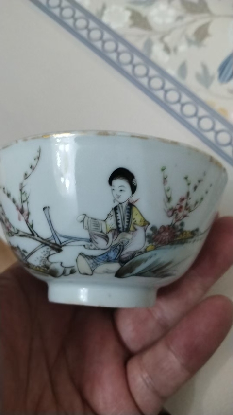古玩陶瓷仕女紋粉彩杯真品鑒賞圖