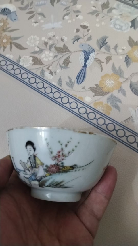 古玩陶瓷仕女紋粉彩杯真品鑒賞圖